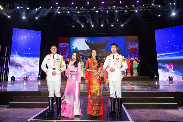 Di sản tái hiện với những bộ áo dài 'Việt Nam gấm hoa' - Ảnh 4.