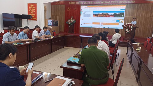 Quận đầu tiên của Hà Nội sử dụng chatbot hỗ trợ hỏi đáp TTHC - Ảnh 1.
