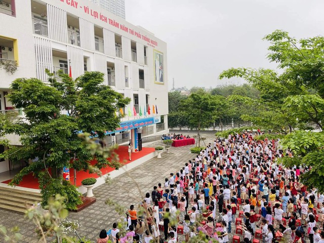 Đăng ký tuyển sinh vào trường điểm tiểu học Vạn Bảo tăng vượt chỉ tiêu  - Ảnh 1.