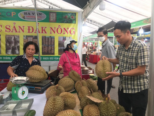 Đưa trái cây, nông sản an toàn các tỉnh, thành đến người dân Thủ đô - Ảnh 1.