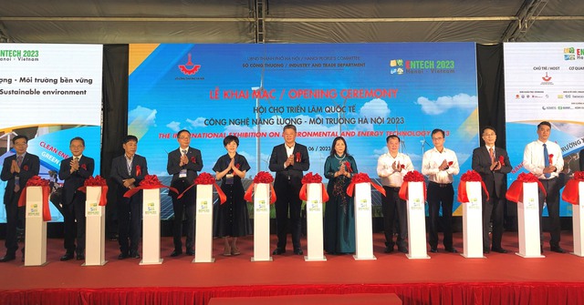 Khai mạc Hội chợ Triển lãm quốc tế công nghệ năng lượng-môi trường Hà Nội 2023 - Ảnh 1.