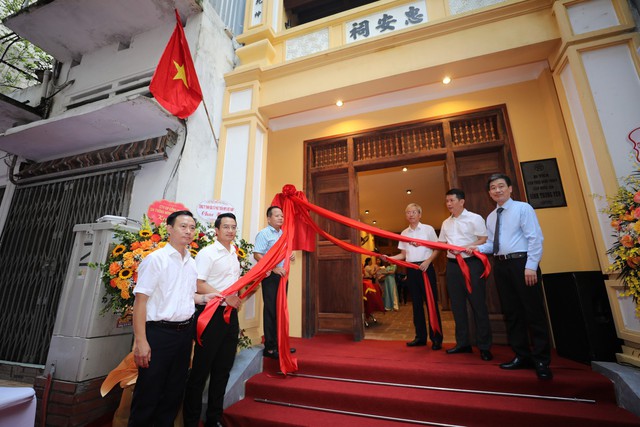 Gắn biển công trình kỷ niệm 75 năm Ngày Chủ tịch Hồ Chí Minh ra Lời kêu gọi Thi đua ái quốc - Ảnh 1. Gắn biển công trình kỷ niệm 75 năm Ngày Chủ tịch Hồ Chí Minh ra Lời kêu gọi Thi đua ái quốc - Ảnh 1.