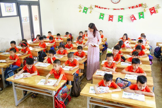 Hà Nội đặt mục tiêu tăng thêm 130 trường công lập đạt chuẩn quốc gia - Ảnh 1.