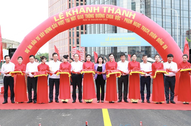 Khánh thành dự án xây dựng cầu vượt tại nút giao đường Chùa Bộc - Phạm Ngọc Thạch - Ảnh 1. Khánh thành dự án xây dựng cầu vượt tại nút giao đường Chùa Bộc - Phạm Ngọc Thạch - Ảnh 1.