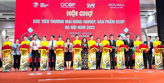Khai mạc Hội chợ xúc tiến thương mại nông nghiệp, sản phẩm OCOP Hà Nội 2023 - Ảnh 1.