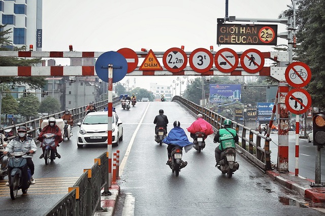 Mô hình biển báo thông minh: Cần nhân rộng để hạn chế ùn tắc - Ảnh 1. Mô hình biển báo thông minh: Cần nhân rộng để hạn chế ùn tắc - Ảnh 1.