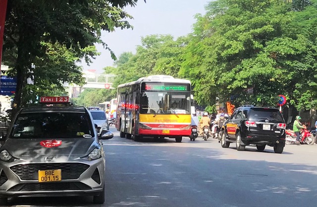 Hà Nội: Khách đi xe buýt đạt 13,8 triệu lượt  - Ảnh 1.