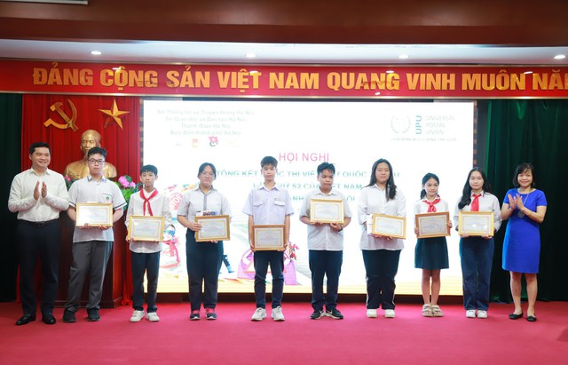 Trao giải Cuộc thi viết thư Quốc tế UPU lần thứ 52 - Ảnh 2. Trao giải Cuộc thi viết thư Quốc tế UPU lần thứ 52 - Ảnh 2.