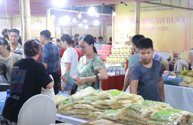 Cơ hội để doanh nghiệp quảng bá, gắn kết sản phẩm làng nghề với du lịch địa phương - Ảnh 3.