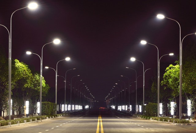 Hà Nội: Phấn đấu năm 2025, 100% chiếu sáng đường phố sử dụng đèn LED - Ảnh 1.