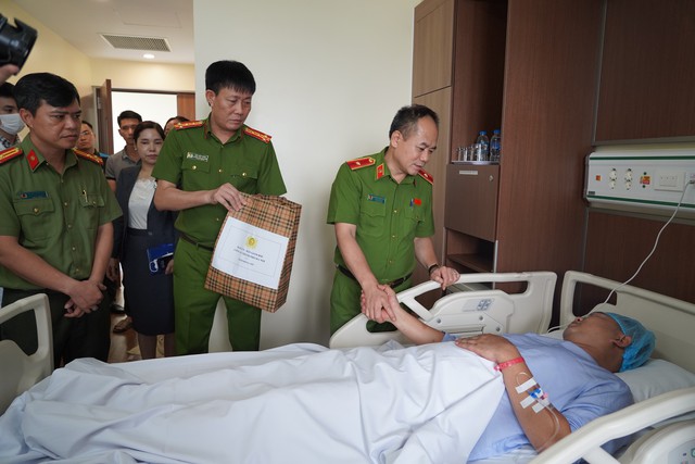 Chủ tịch UBND TP. Hà Nội khen thưởng thành tích truy bắt nhanh đối tượng bắt cóc trẻ em - Ảnh 2.