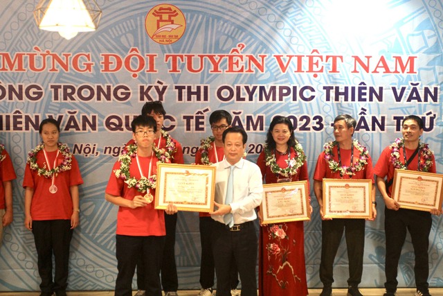 Học sinh Hà Nội giành thành tích cao tại Olympic Thiên văn và Vật lý thiên văn quốc tế - Ảnh 1.