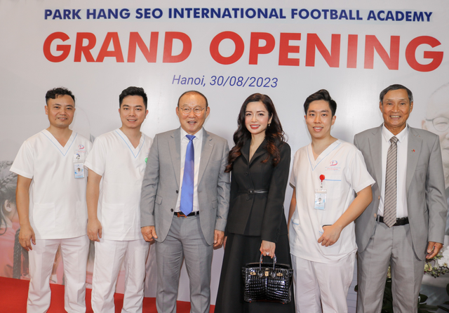 Học viện bóng đá Park Hang-seo hợp tác BV Đông Đô chăm sóc sức khoẻ các cầu thủ nhí - Ảnh 1.