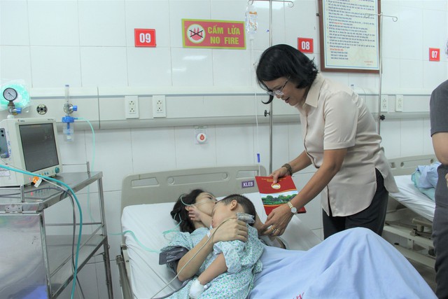 Chia sẻ những mất mát, đau thương với người dân trong vụ cháy tại Thanh Xuân - Ảnh 2.