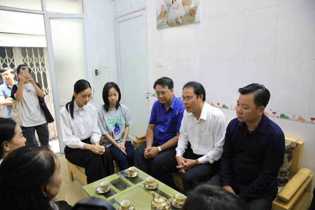 Hà Nội: Tiếp nhận ủng hộ của TPHCM hỗ trợ nạn nhân vụ cháy tại quận Thanh Xuân - Ảnh 2.