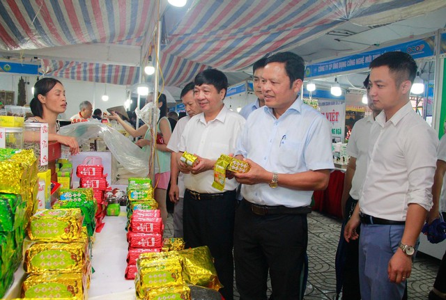 Khai mạc Tuần hàng OCOP, làng nghề, nông sản thực phẩm an toàn năm 2023 - Ảnh 2.