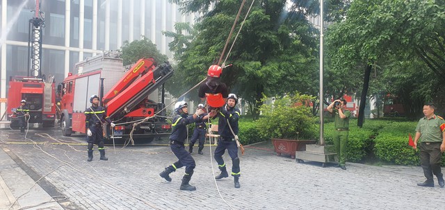 Diễn tập phương án chữa cháy và cứu nạn, cứu hộ - Ảnh 1.