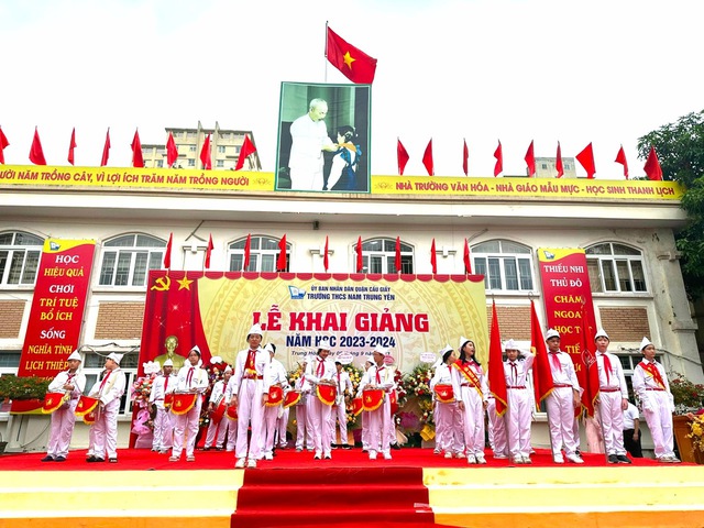 Hơn 2,2 triệu học sinh Thủ đô hân hoan bước vào năm học mới - Ảnh 1.