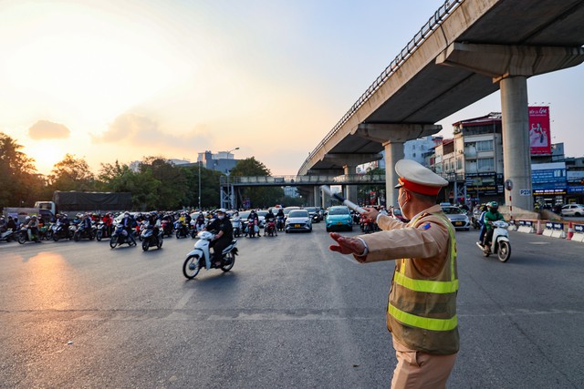 Ngày cuối nghỉ Tết Dương lịch: Cửa ngõ phía Nam Thủ đô ùn tắc, phía Đông và Tây thông thoáng- Ảnh 3.