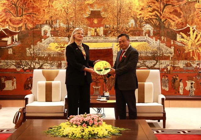Chủ tịch UBND Thành phố Trần Sỹ Thanh tiếp Đại sứ Thụy Điển tại Việt Nam- Ảnh 1.