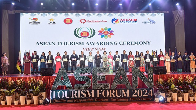 Hoàng thành Thăng Long, Làng cổ Đường Lâm nhận Giải thưởng Du lịch ASEAN 2024- Ảnh 1.