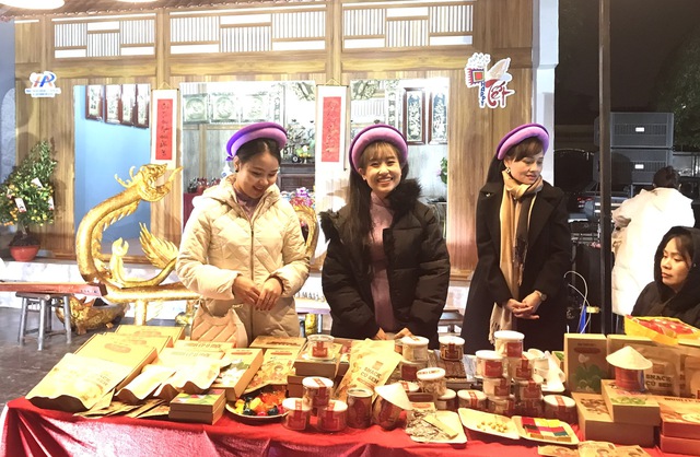 Hội tụ tinh hoa văn hóa Tết truyền thống ba miền- Ảnh 2. Hội tụ tinh hoa văn hóa Tết truyền thống ba miền- Ảnh 2.