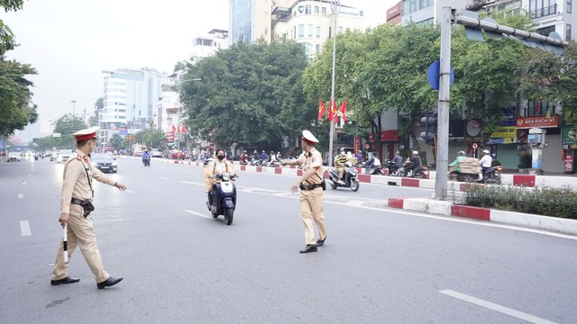 Ra quân xử lý nghiêm học sinh vi phạm giao thông- Ảnh 1.