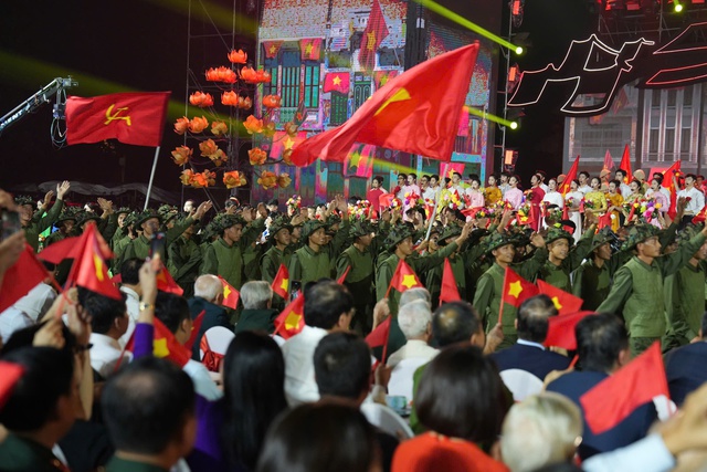 Tự hào, lắng đọng 'Hà Nội - Bản hùng ca phố'- Ảnh 9.