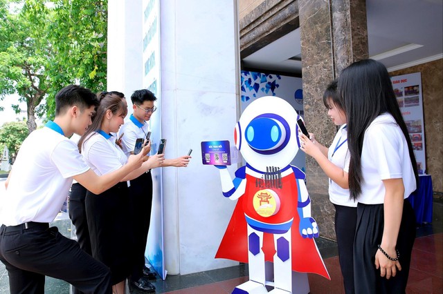 Thanh niên Hà Nội luôn hăng hái trong xây dựng, phát triển Thủ đô- Ảnh 2. Thanh niên Hà Nội luôn hăng hái trong xây dựng, phát triển Thủ đô- Ảnh 2.