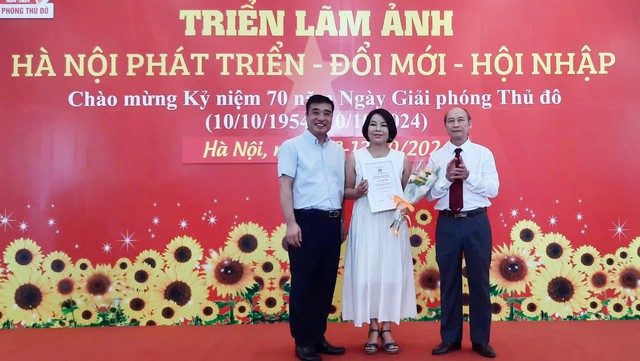 Khen thưởng 70 tác phẩm ảnh về 'Hà Nội phát triển - đổi mới - hội nhập'- Ảnh 2.