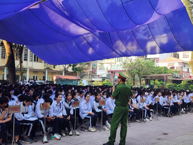 Tăng cường tuyên truyền pháp luật về quản lý vũ khí, vật liệu nổ, công cụ hỗ trợ- Ảnh 3.