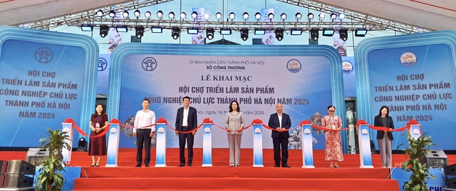 Khai mạc Hội chợ triển lãm sản phẩm công nghiệp chủ lực TP. Hà Nội năm 2024 - Ảnh 1.