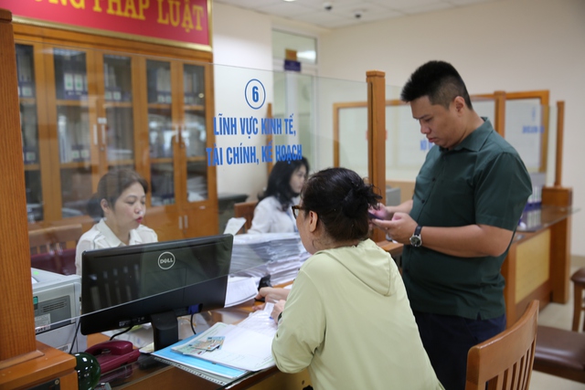 Hà Nội đi đầu triển khai thí điểm mô hình Trung tâm phục vụ hành chính công- Ảnh 1.