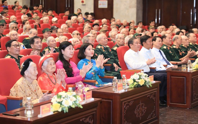 Gặp mặt, tri ân cựu chiến binh, người có công tham gia giải phóng Thủ đô- Ảnh 1.