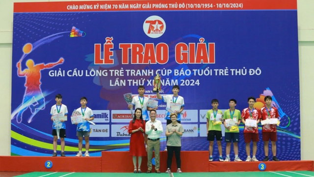 Thi đấu sôi nổi tại Giải Cầu lông trẻ chào mừng Ngày Giải phóng Thủ đô- Ảnh 1.