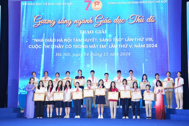 Tôn vinh 196 nhà giáo Hà Nội tâm huyết, sáng tạo, vì học sinh- Ảnh 4.