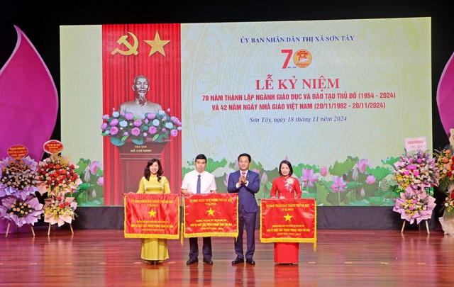 Sơn Tây kỷ niệm 70 năm thành lập ngành Giáo dục và Đào tạo Thủ đô- Ảnh 4. Sơn Tây kỷ niệm 70 năm thành lập ngành Giáo dục và Đào tạo Thủ đô- Ảnh 4.