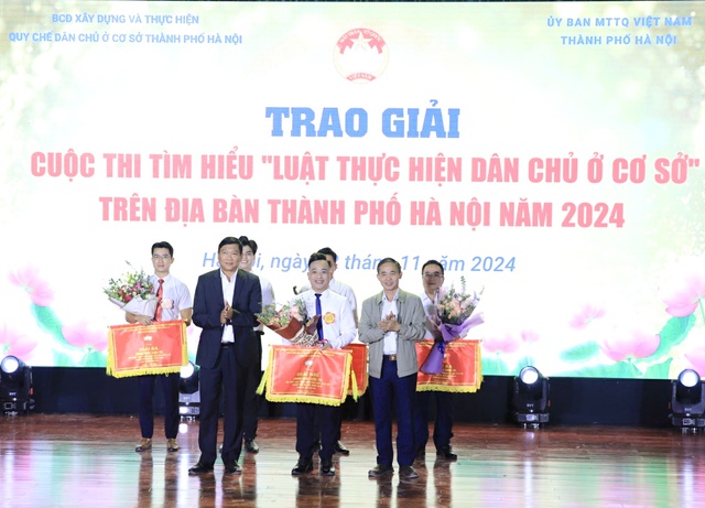 Hà Nội: Trao giải Cuộc thi 'Tìm hiểu Luật Thực hiện dân chủ ở cơ sở'- Ảnh 4.