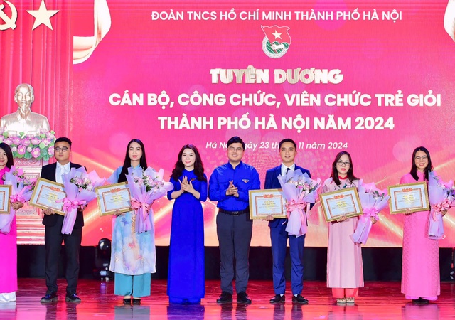 Tuyên dương 24 cán bộ công chức, viên chức trẻ xuất sắc- Ảnh 1.