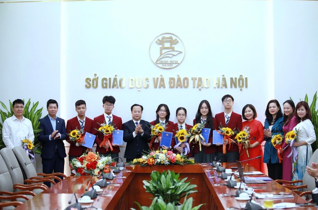 6 học sinh Hà Nội dự thi Olympic khoa học trẻ quốc tế năm 2024- Ảnh 1.