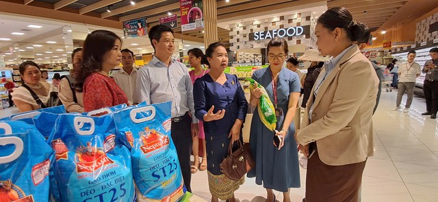 Thúc đẩy hợp tác thương mại giữa Hà Nội-Viêng Chăn- Ảnh 1.