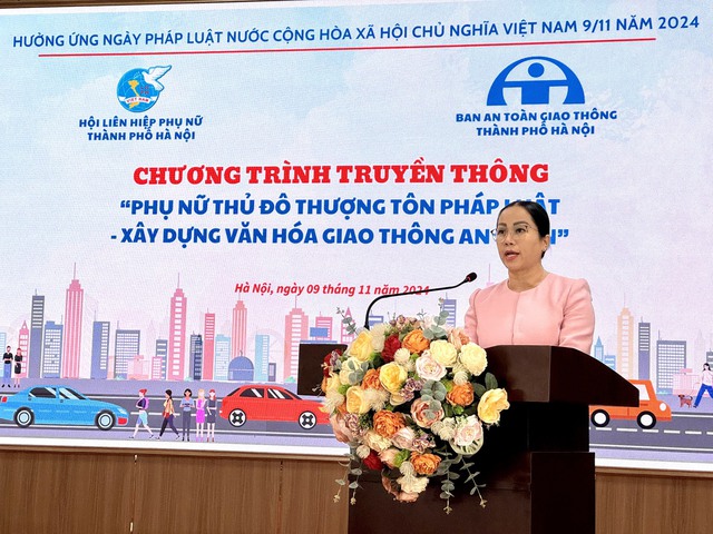 Phụ nữ Thủ đô xây dựng văn hóa giao thông an toàn- Ảnh 1.