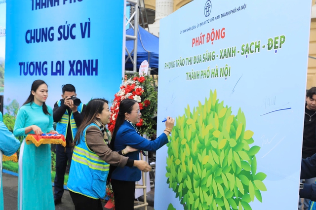 Hà Nội phát động phong trào thi đua 'Sáng - Xanh - Sạch - Đẹp'- Ảnh 2.