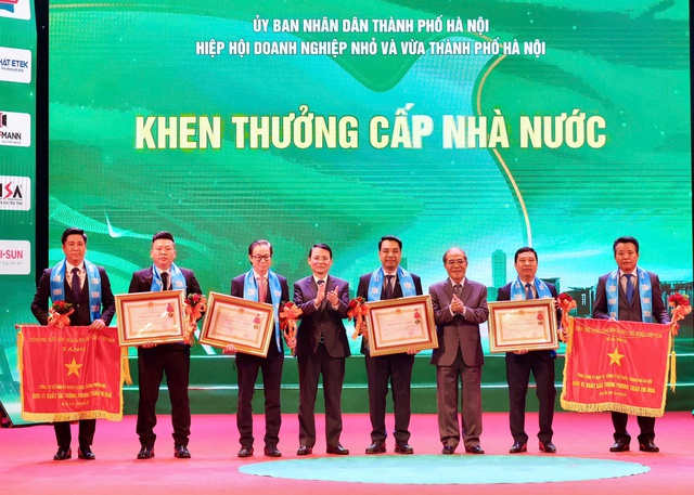 'Người làm vườn' dẫn lối May 10 thăng hoa- Ảnh 2.