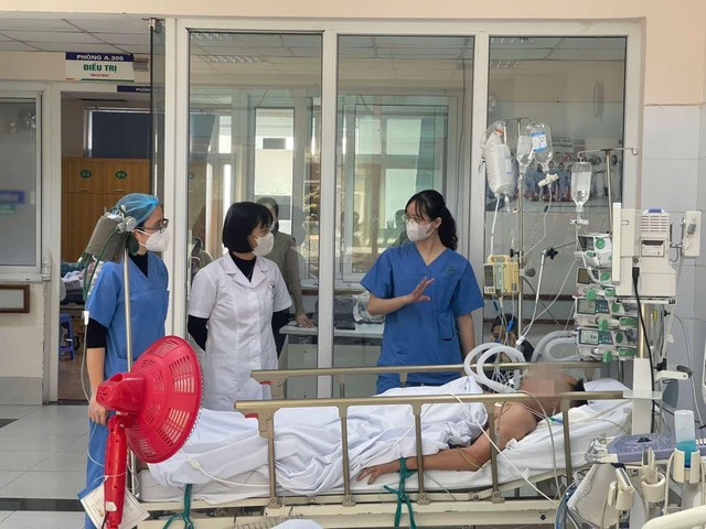 Vụ ngộ độc tại Long Biên là do hóa chất acetonitrile trong rượu trắng- Ảnh 1. Vụ ngộ độc tại Long Biên là do hóa chất acetonitrile trong rượu trắng- Ảnh 1.