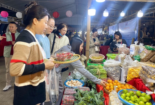 Đặc sản, sản phẩm OCOP vùng miền quy tụ về Thủ đô- Ảnh 3.