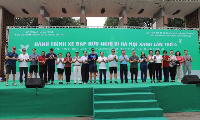 Hà Nội tổ chức 'Hành trình xe đạp hữu nghị vì Hà Nội xanh'- Ảnh 1. Hà Nội tổ chức 'Hành trình xe đạp hữu nghị vì Hà Nội xanh'- Ảnh 1.