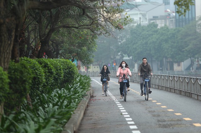 Hà Nội: Khai trương làn đường thí điểm dành riêng cho xe đạp- Ảnh 1. Hà Nội: Khai trương làn đường thí điểm dành riêng cho xe đạp- Ảnh 1.