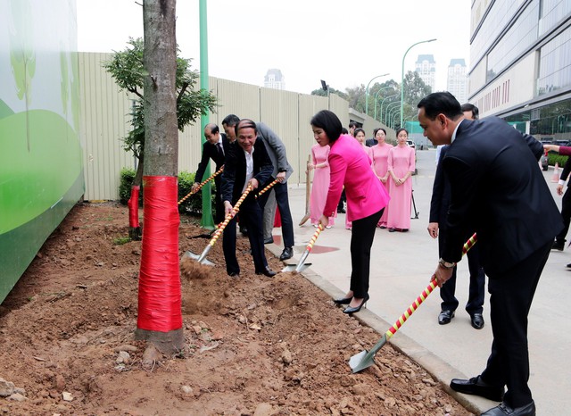 Ngành Y tế Thủ đô phát động Tết trồng cây Xuân Giáp Thìn năm 2024- Ảnh 2.