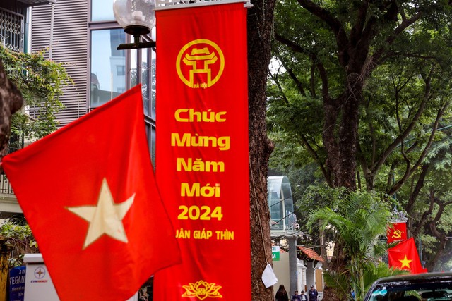 Hà Nội rực rỡ cờ hoa mừng Đảng, mừng Xuân Giáp Thìn 2024- Ảnh 11.